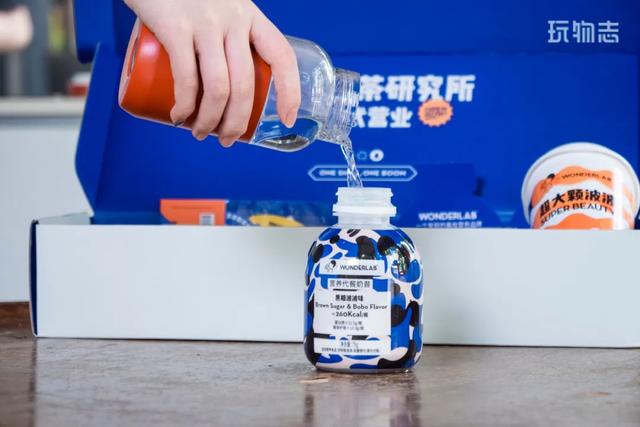 喜茶断货联名来了！免排队、喝不胖、可代餐的「奶茶」谁不爱？