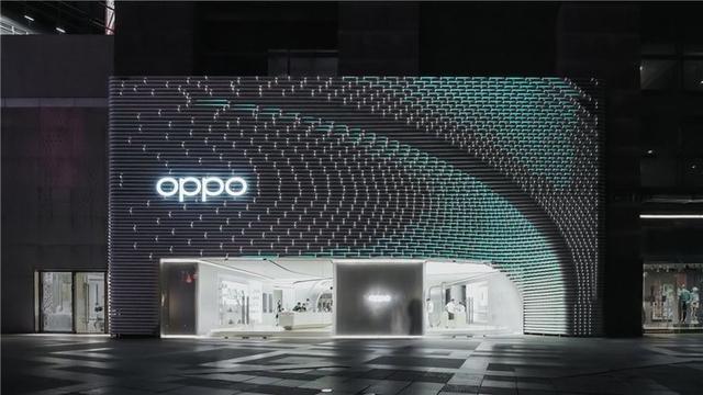 OPPO 的第四家超级旗舰店开业了，刚好遇上了 Reno4 的首销