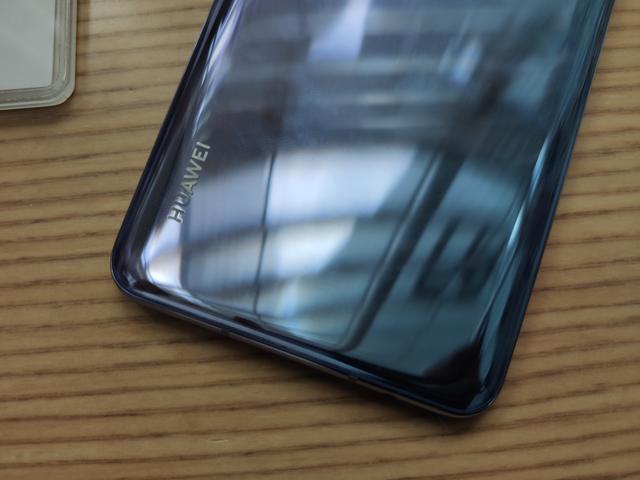 从4299降至3599，麒麟990+40W，网友：买早了