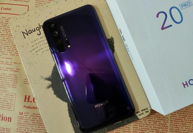 从3199跌至2199，从高端市场跌到低端市场，麒麟980+128GB