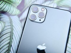 顶级苹果跌成中端机，从8699降至4699，买到就是赚