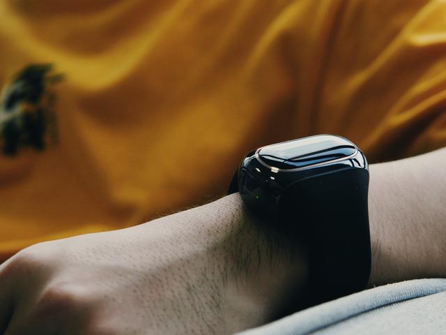 戴在手上的“AirPods”！小雅穿戴真无线耳机图赏