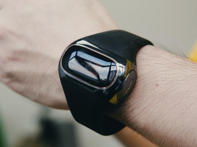 戴在手上的“AirPods”！小雅穿戴真无线耳机图赏