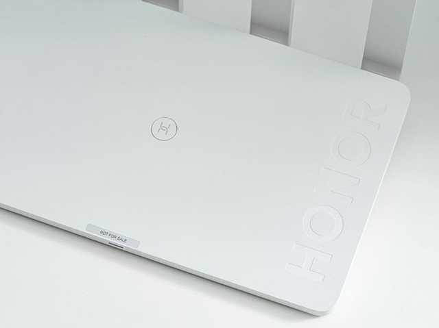 平价的WiFi 6路由 荣耀路由3让你多穿一堵墙