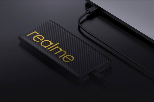realme推出真我30W Dart闪充移动电源，双色碳纤维纹理闪亮登场