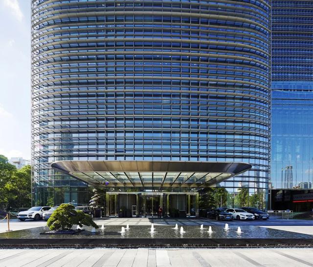 高300米，深圳南山区地标性摩天楼——中洲控股金融中心