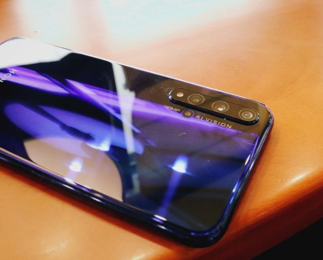 最便宜华为麒麟980诞生，3750mAh+8GB大内存，再次成为用户宠儿