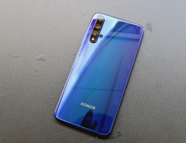 最便宜华为麒麟980诞生，3750mAh+8GB大内存，再次成为用户宠儿