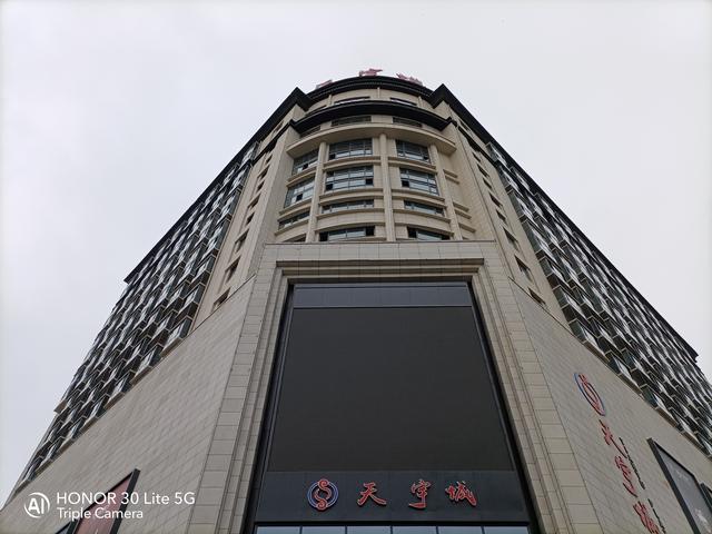 颜值实力样样都有！荣耀30青春版首发评测：5G时代的最强千元机