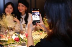 你看到的那些时尚大片 也许真的是华为P40系列一键直拍的