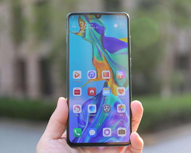 从4288跌至3288，从高端市场跌到中端市场，128GB+30倍变焦