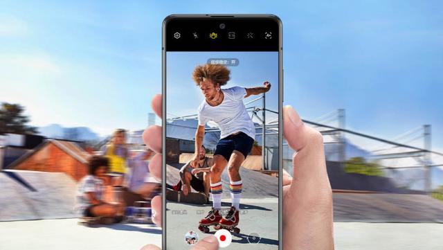 用良心价就想收割用户？三星全能中端机，细看确实该有都有