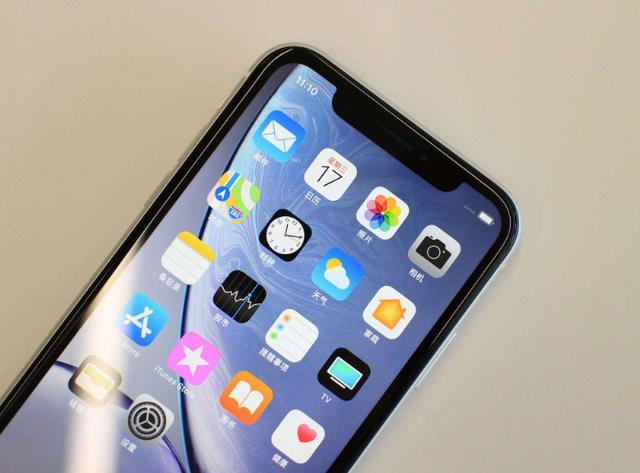 大降2700元，库克彻底妥协了，网友：不买iPhone SE了