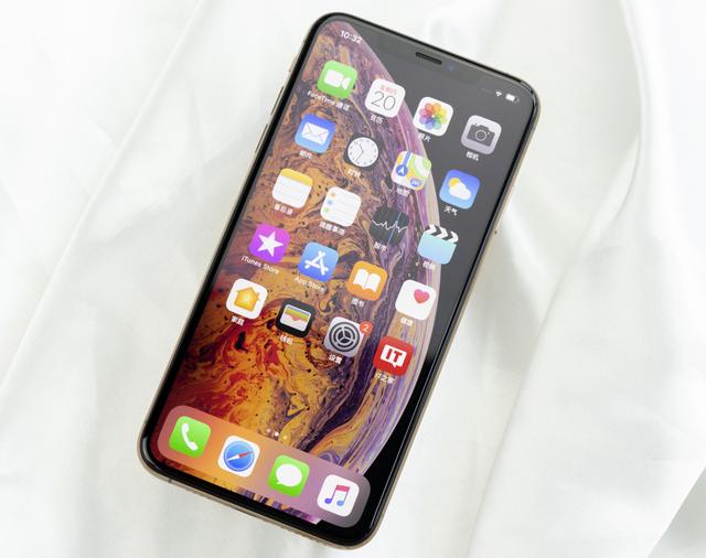 从8699跌至4699，从高端市场跌至中端市场，网友：终于等到了