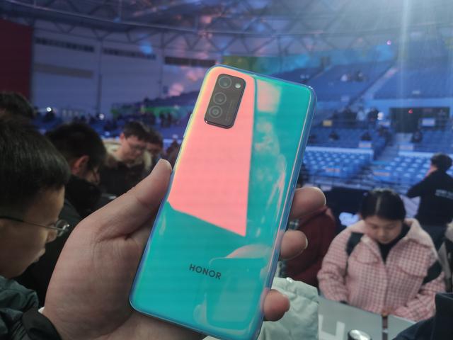 发布才三个多月，5G手机跌到2999，128GB+40W+巴龙5000！