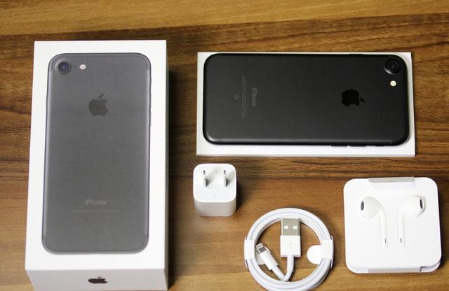 从6188跌至3199，最便宜小屏iPhone诞生，iOS13+128GB