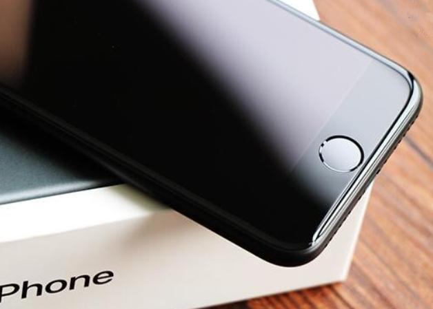 从6188跌至3199，最便宜小屏iPhone诞生，iOS13+128GB