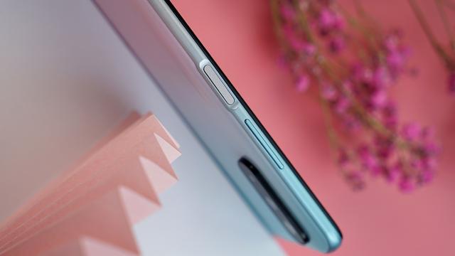 华为麦芒9图赏：6.8英寸超大屏+樱雪晴空配色，后浪们Pick下？