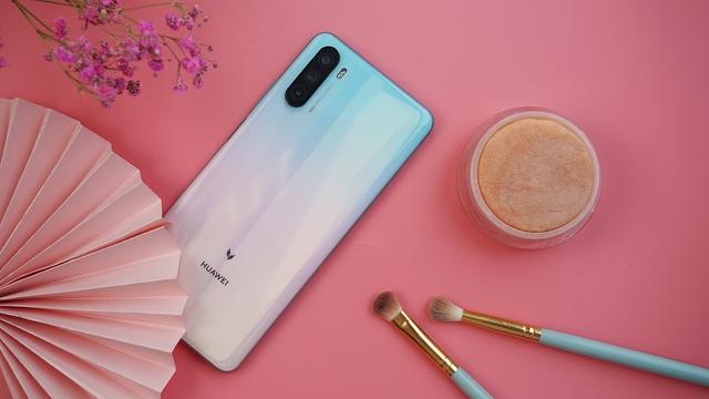 华为麦芒9图赏：6.8英寸超大屏+樱雪晴空配色，后浪们Pick下？