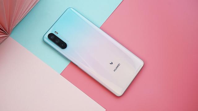 华为麦芒9图赏：6.8英寸超大屏+樱雪晴空配色，后浪们Pick下？