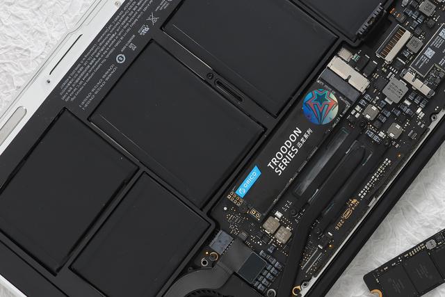 告别MacBook小容量时代，网友：中国技术让库克泪流满面