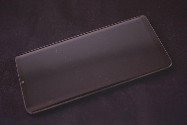 华为“无按键”手机专利亮相，搭载屏下镜头，或将引领行业变革