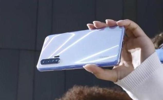 华为降价放大招,从4199跌至3399,网友:256GB+40W快充真香