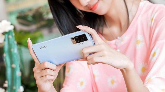 影像新旗舰,vivo X50 Pro携微云台正式开售,这匹大黑马真的稳