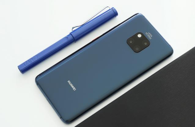 华为旗舰降价“大清仓”?128GB+徕卡三摄,网友:该不该买?