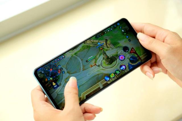 华为再次亮剑，再推5G新机：6.8英寸大屏+6400万3摄，价格感人