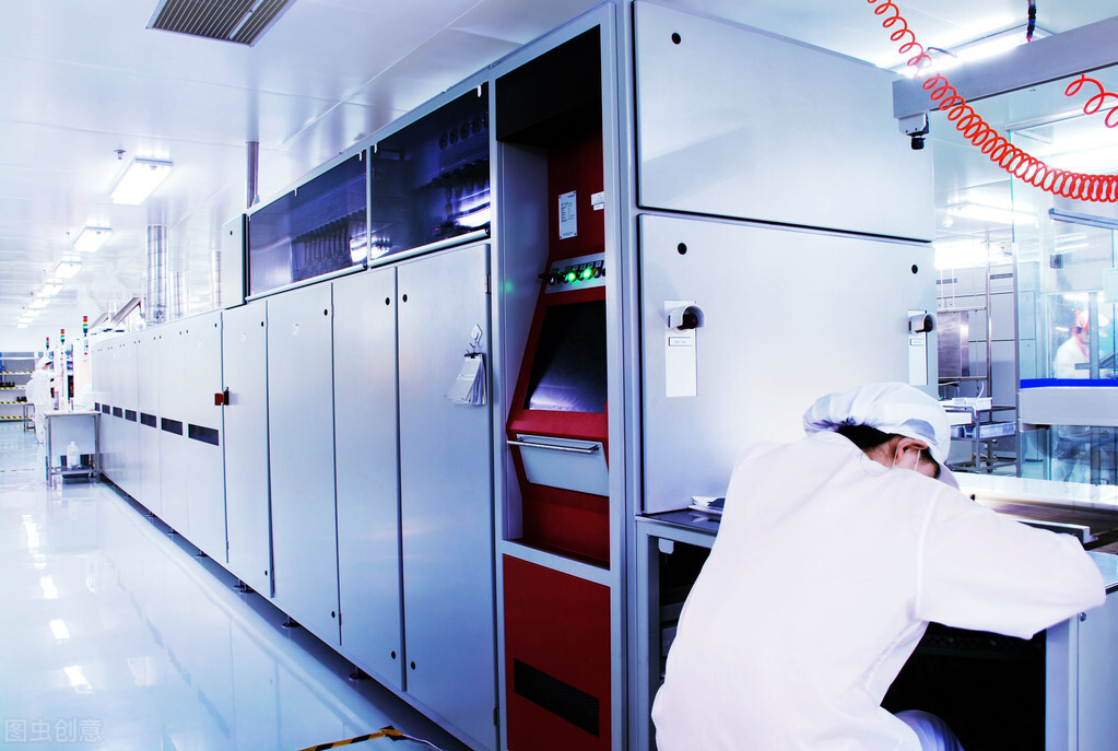 搬石头砸自己脚！老美打压华为“后遗症”，芯片行业库存大量积压