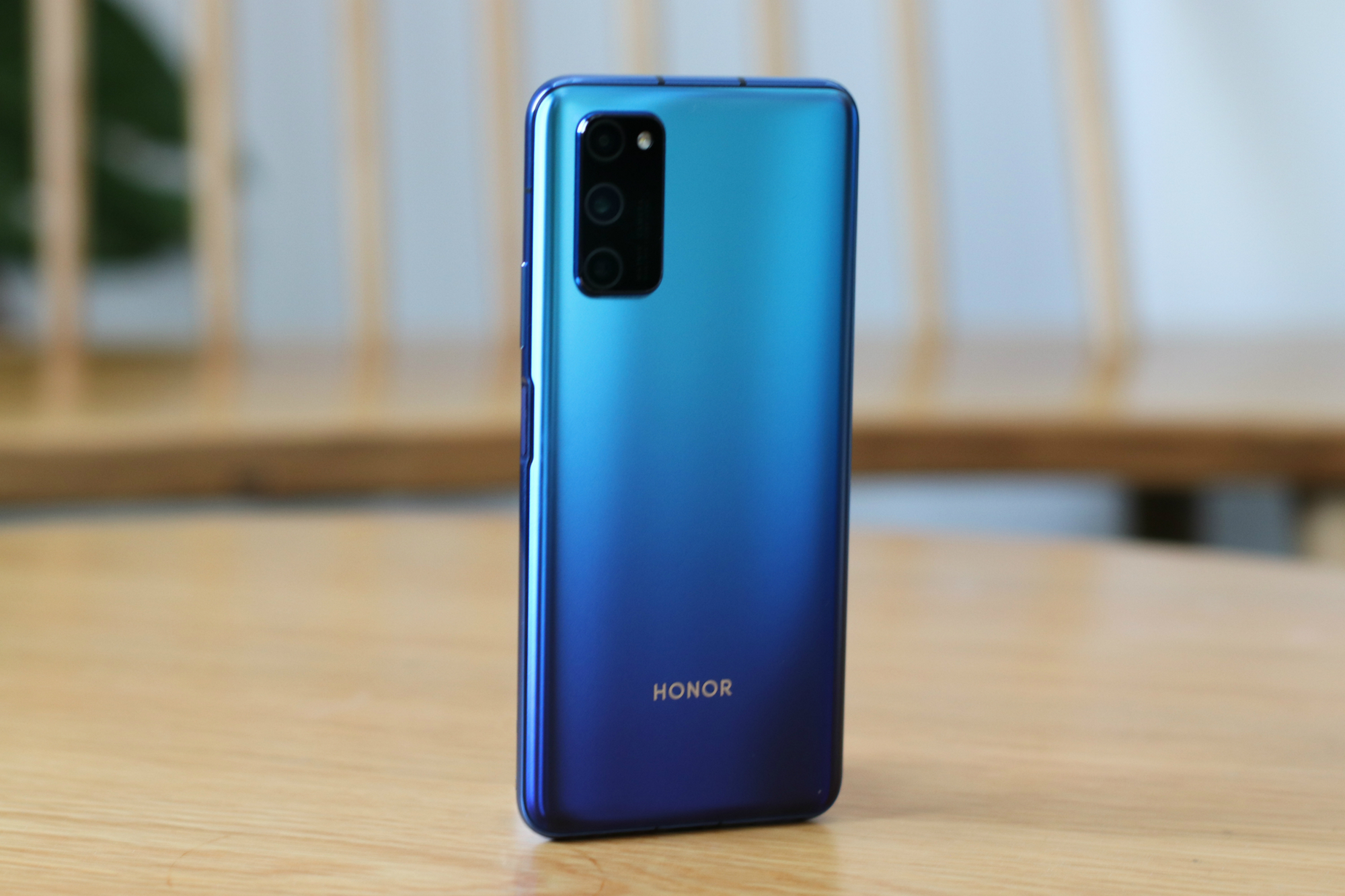 正在降价的三款荣耀5G手机，第一款性能强悍，最后一款颜值惊艳