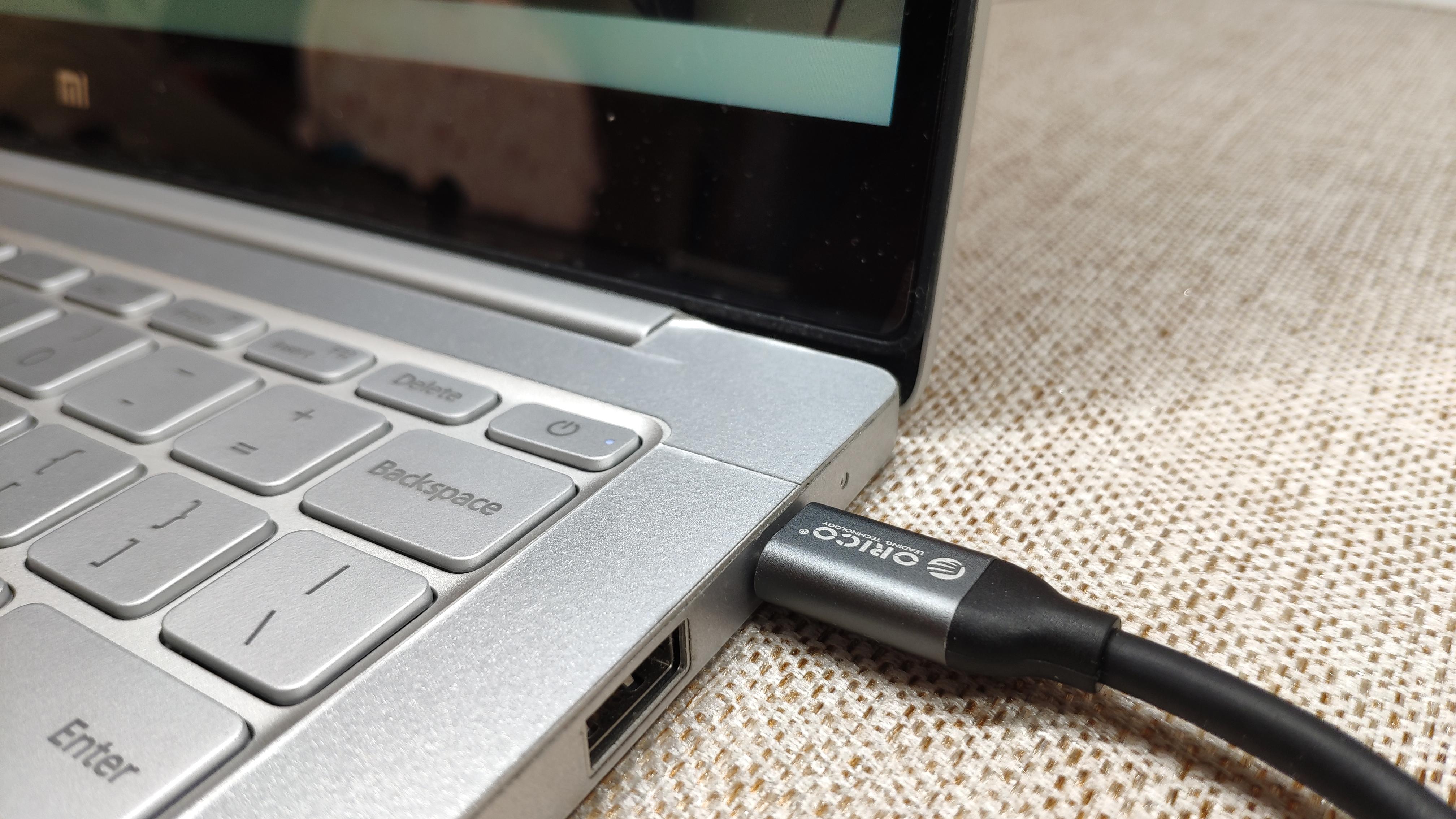 一面科技一面艺术的ORICO Type-C 八合一透明拓展坞