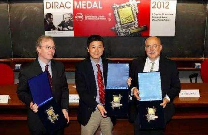 任正非到底什么来头？能让杨振宁团队力挺，背后的故事令人敬佩