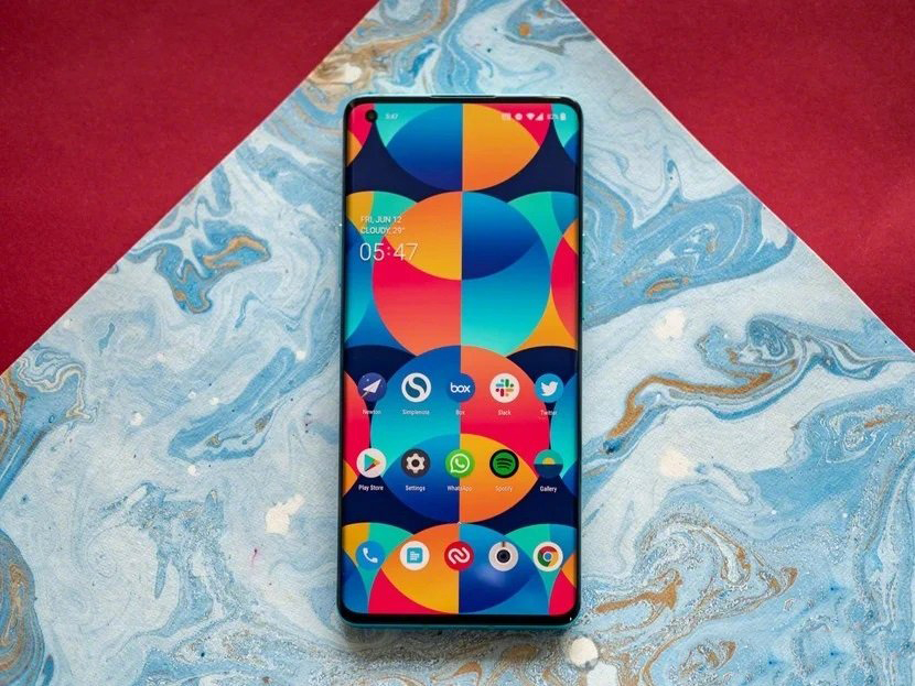 一加新机入场，120Hz+65W快充+骁龙865Plus