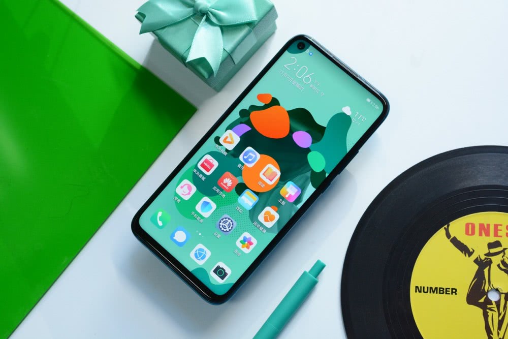 买华为手机别盲目，3部千元手机优缺点都很明显，你用过哪一款？