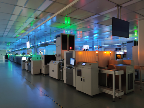 超牛的小米10至尊版竟然由无人工厂制造，年产百万基本由小米自研