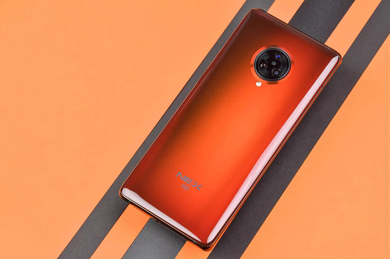 最有特点的智能手机，三星两款新机更加成熟，摩托罗拉梦回巅峰