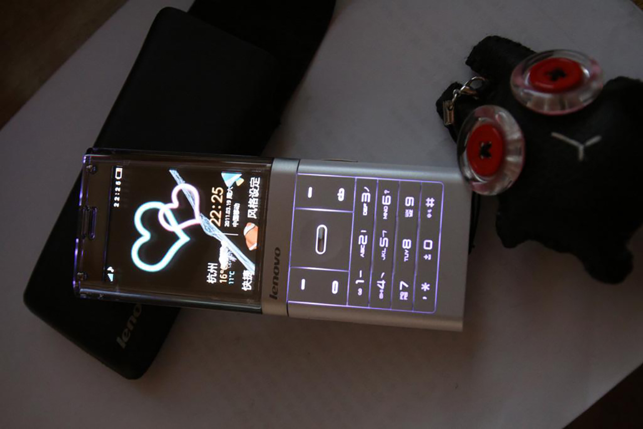 来自未来的产品，三星全透明智能手机专利被爆，不是一般的帅