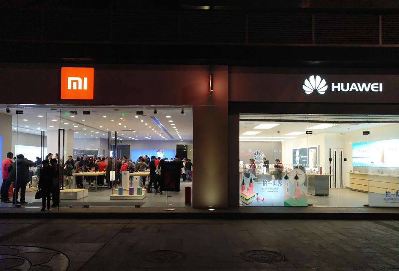 手机圈堪比娱乐圈，锤子创始人罗永浩痛批极端粉丝，卖啥都被骂