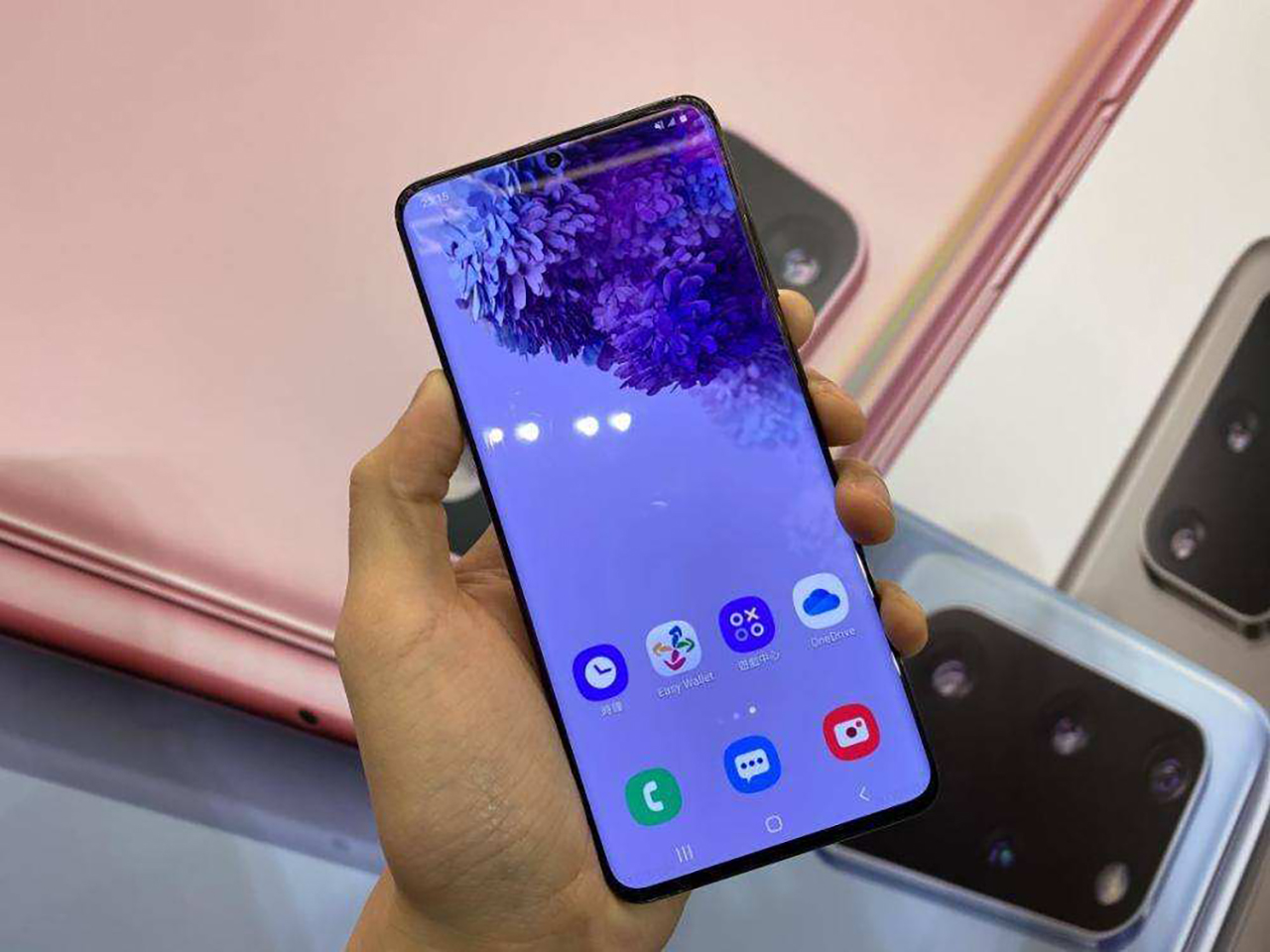 无缘屏下镜头，三星Galaxy S21新机曝光，整体变化不大