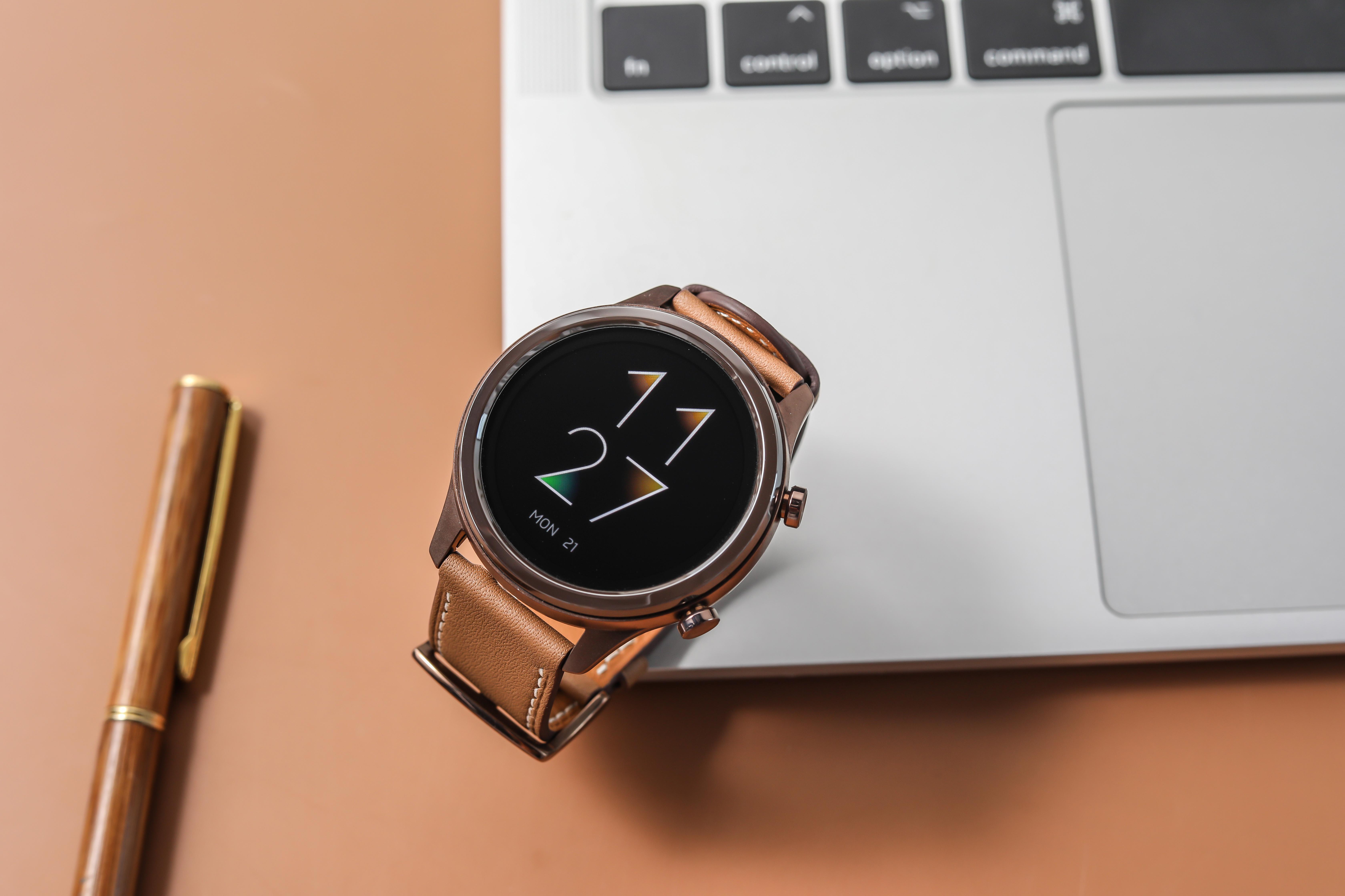 手机厂商做智能手表靠谱吗？这款“健康助手”电力十足，久到离谱