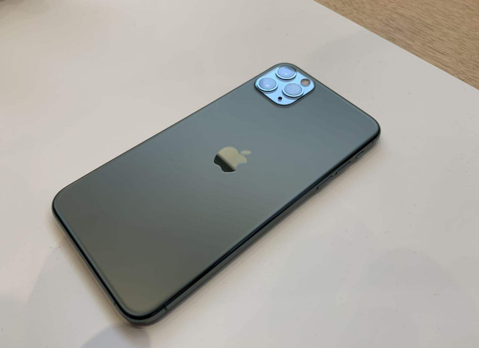 iPhone11续航很棒，但充电真的慢，有很多糟心的点