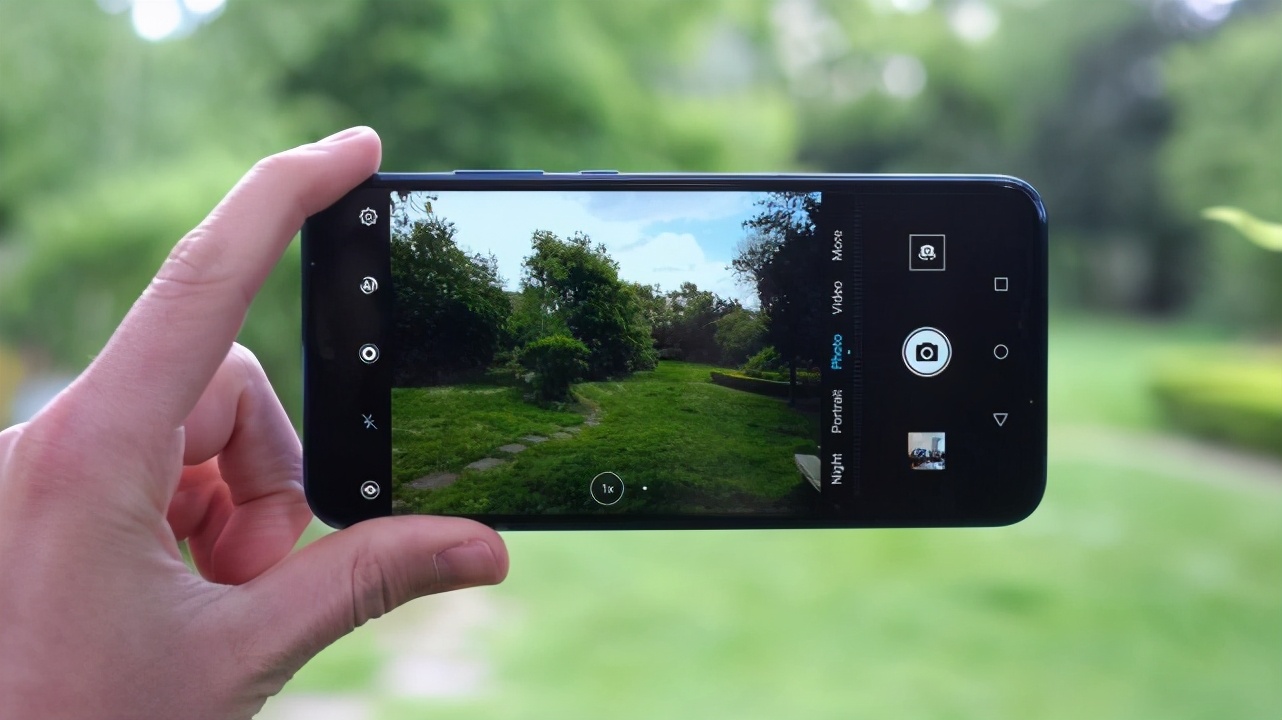 荣耀V40参数再确认，曲面屏+双扬声器，新增亮银白配色