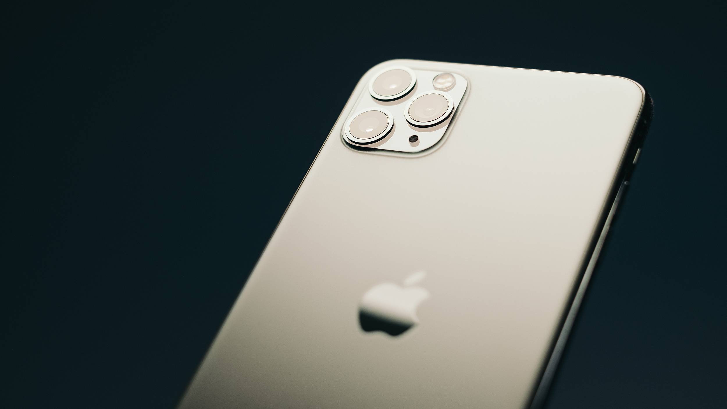 苹果上架官翻X售价7000元，能打败华强北？