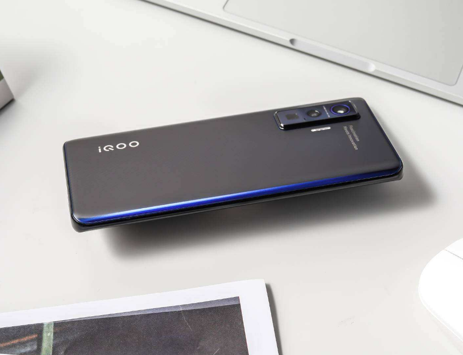 米10至尊版虽然依旧有一些遗憾，但它做到了同价位的绝对王者