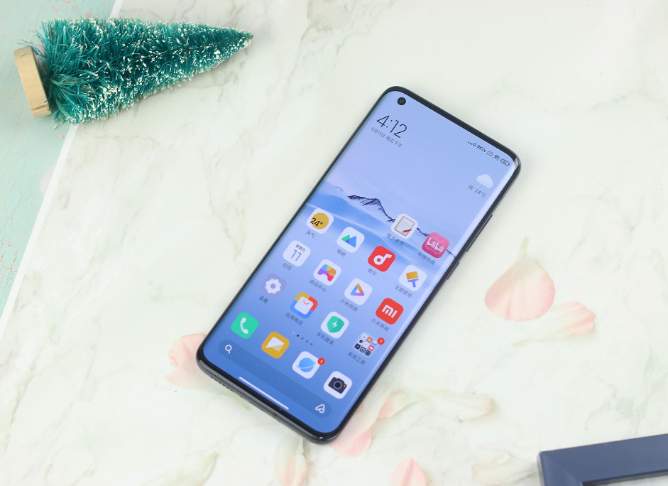 米10至尊版虽然依旧有一些遗憾，但它做到了同价位的绝对王者