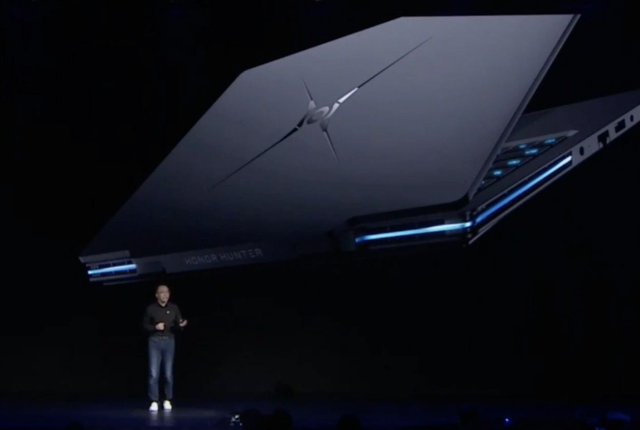 9月16日，荣耀发布了自己首款游戏本猎人V700
