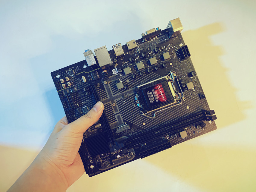 3000元装一台让朋友羡慕的电脑，炫酷外观下，也能很实用