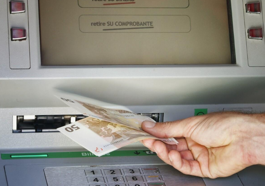 支付宝、微信又要“背黑锅”无现金时代，ATM取款机再见了